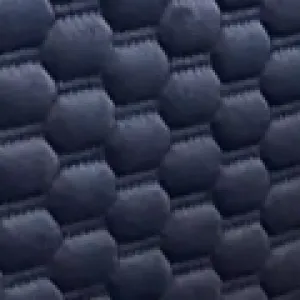 Czarna z czarną nitką  